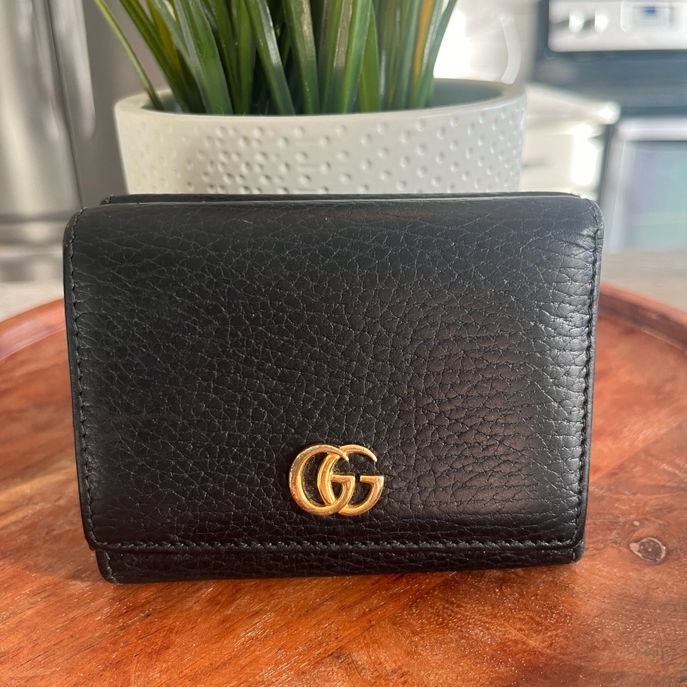 GUCCI Black Pebbled Leather Marmont Compact Tri-Fold Wallet